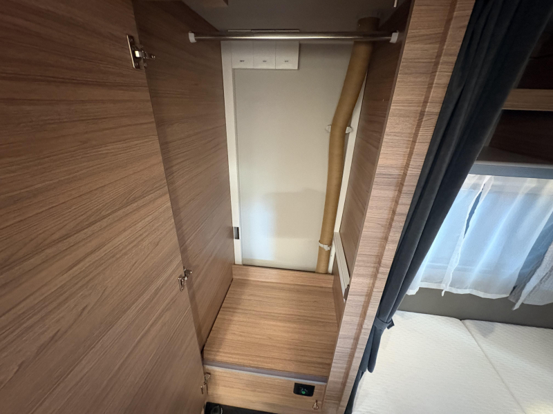 Weinsberg CaraOne Edition HOT 390 QD voortent | ex-verhuur  foto: 11