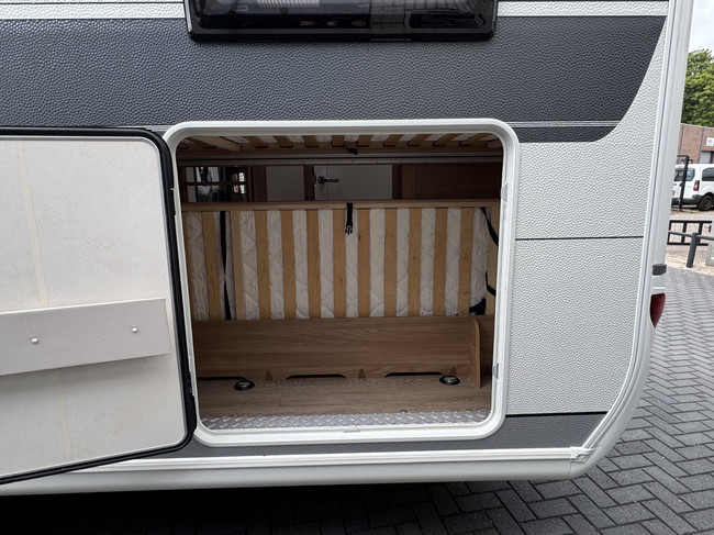 Hobby De Luxe 545 KMF met STAPELBED EN GARAGE **6 Slaapplaatsen/Truma Mover/1e eigenaar/Truma/Lichtmetalen velgen/Zeer nette caravan** foto: 14