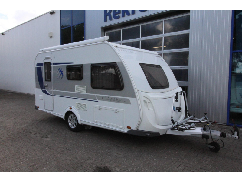 Knaus Sudwind Silver Selection 420 QD Mover Thule 6300 Voortent  foto: 2