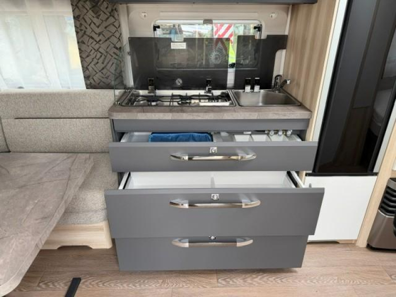 Hobby De Luxe 540 UL mover fietsenrek 1800KG  foto: 12