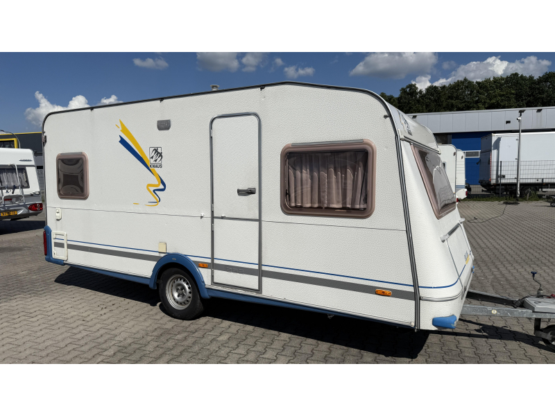Knaus Blue Line 450 TF frans bed rondzit toilet  foto: 0