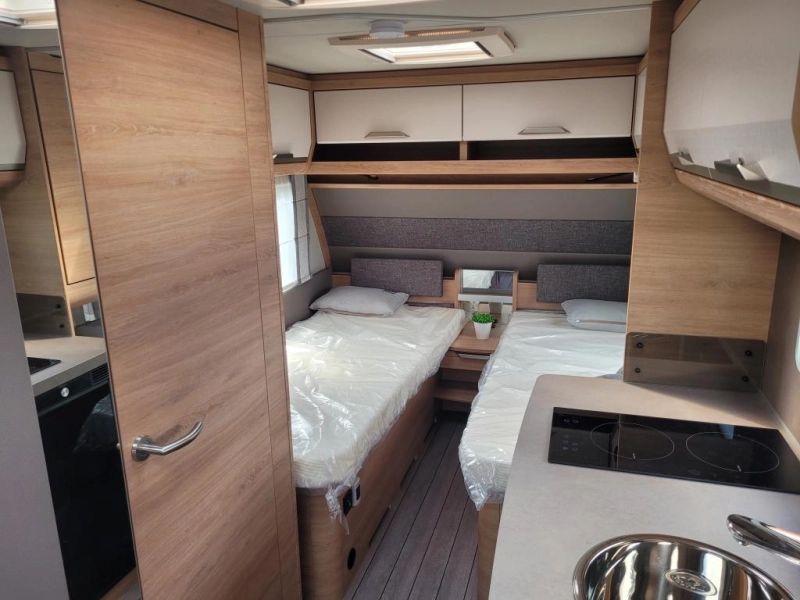 Knaus Sudwind Black Selection 460 EU Red Edition  foto: 6
