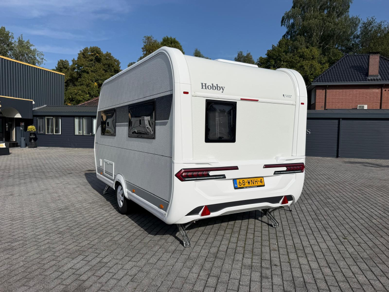 Hobby De Luxe 400 SFE Met Luifel! 
