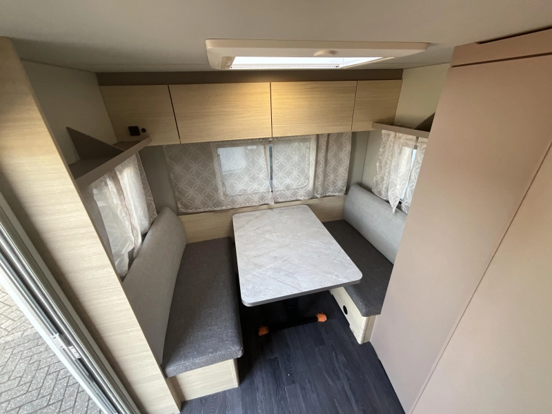 Weinsberg CaraCito 470 EU ENKELE BEDDEN-AIRCO-MOVER 