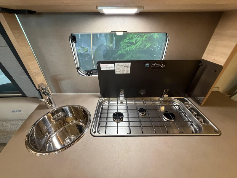 Knaus Sudwind Black Selection 450 FU dakairco / fransbed  foto: 16