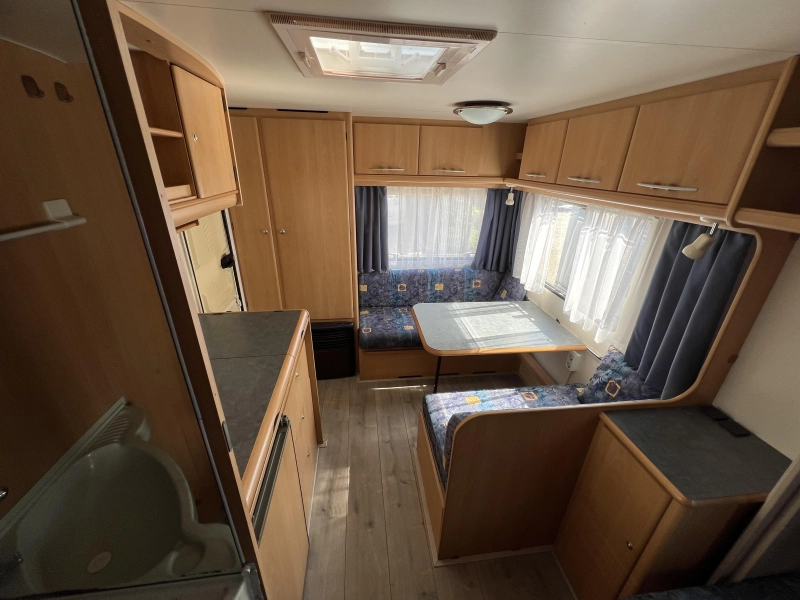 Adria Unica 432 PX voortent en luifel 