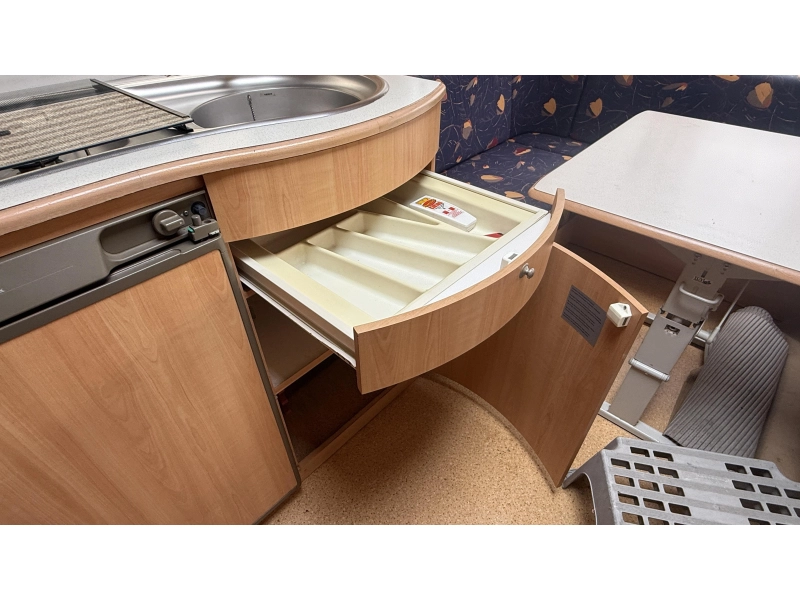 Home-Car Racer Spirit 45 FHU frans bed rondzit toilet  foto: 8