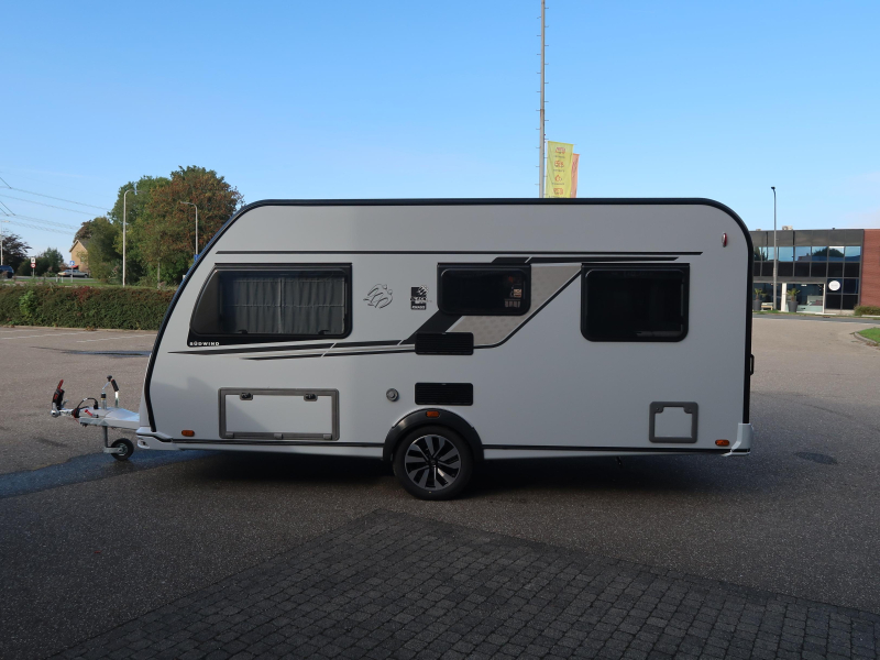 Knaus Sudwind Black Selection 450 FU FRANS BED / RONDZIT  foto: 21