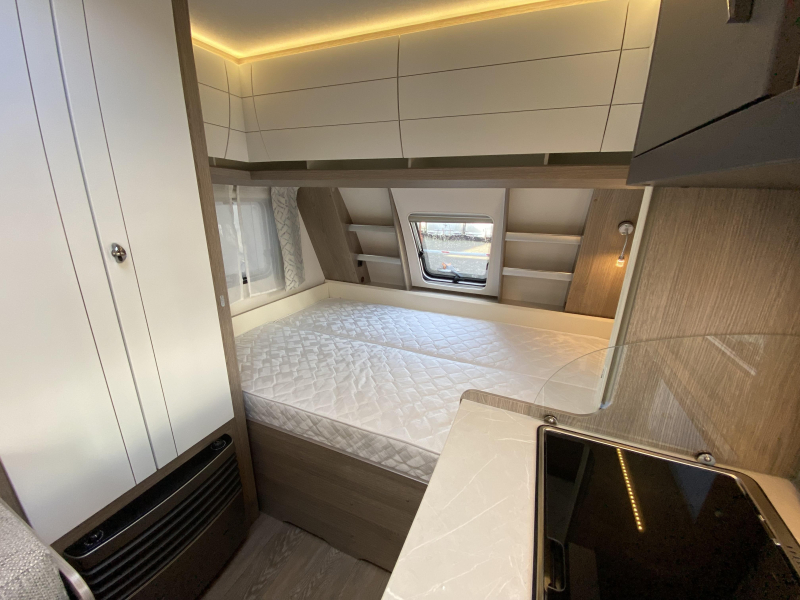Hobby On Tour 390 SF Treinzit, dwars bed  foto: 12
