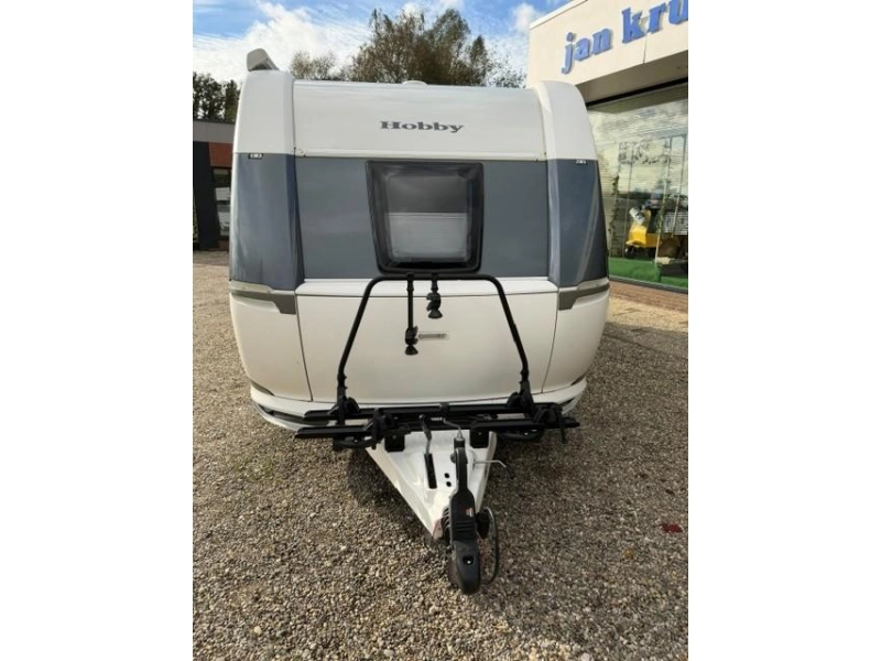 Hobby De Luxe 490 KMF stapelbed zeer compleet  foto: 2