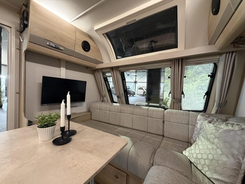 Elddis Avante 454 Queensbed/Mover/Luifel  foto: 16