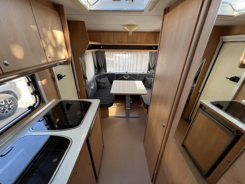Bürstner Ventana Avantgarde 435 TS Voortent en losse luifel 