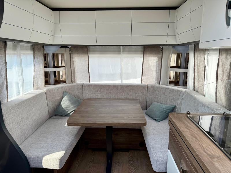 Hobby Excellent Edition 460 UFE Frans bed & rondzit!  foto: 13