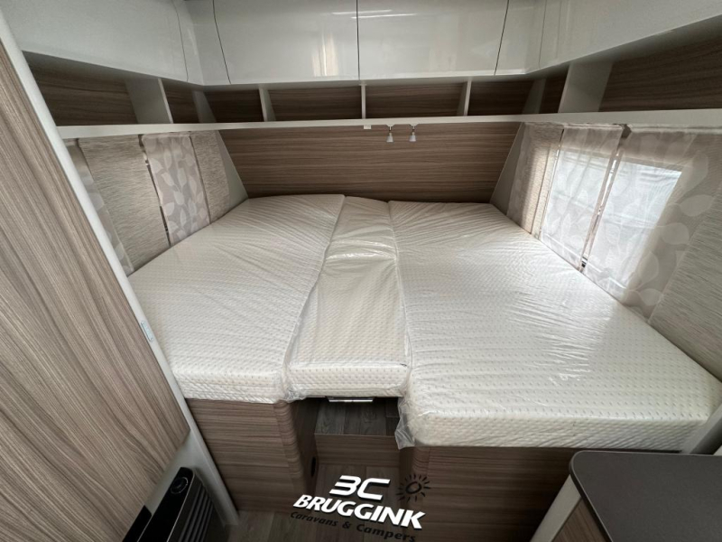 Bürstner Averso Plus 520 TL ENKELE BEDDEN + HEFBED  foto: 5