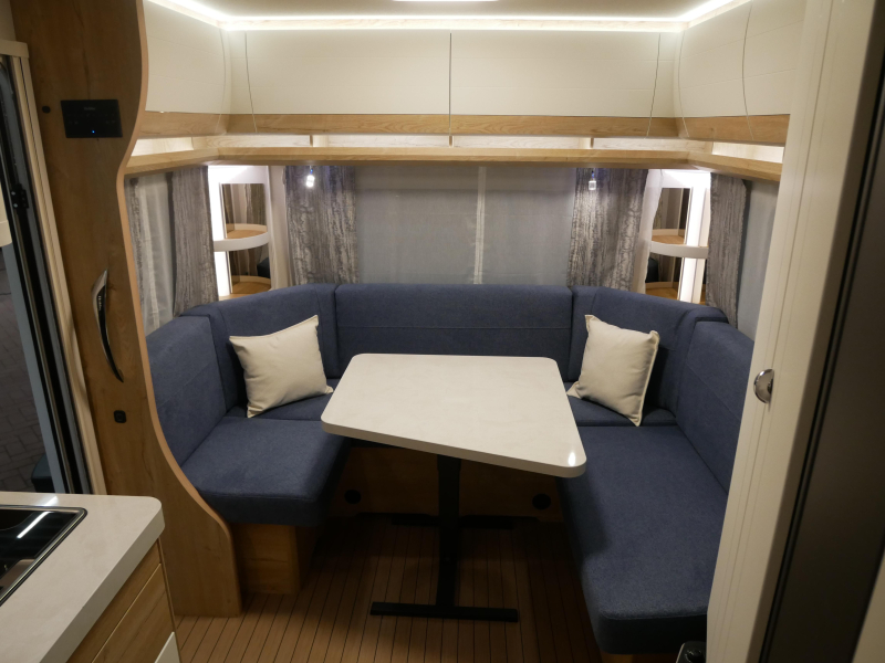 Hobby Excellent Edition 495 UL NU BIJ VAN EIJK CARAVANS! 