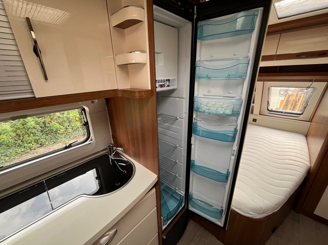 Hobby 495 Ufe Excelent Frans bed, mover . foto: 10