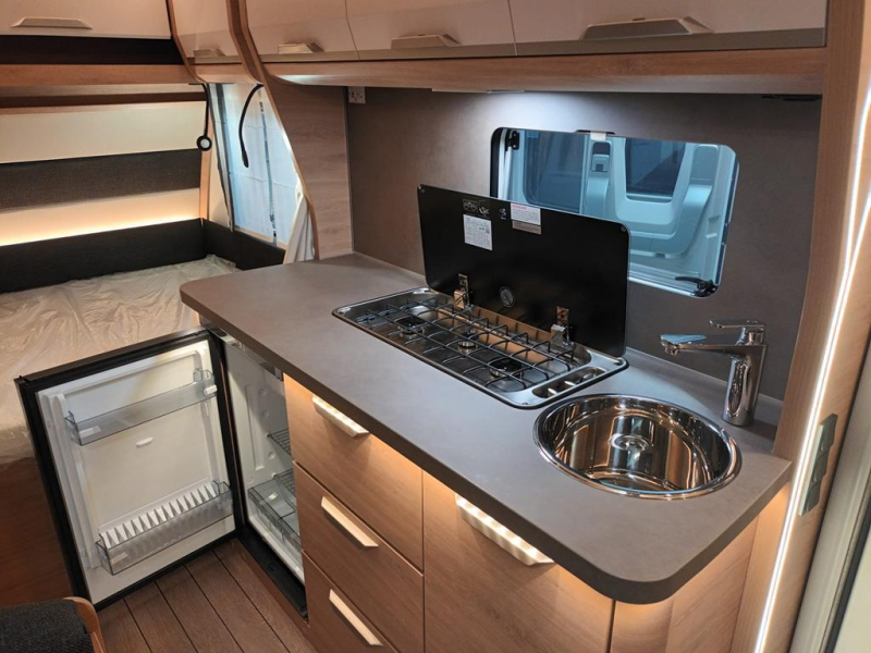 Knaus Sudwind Black Selection 420 QD 