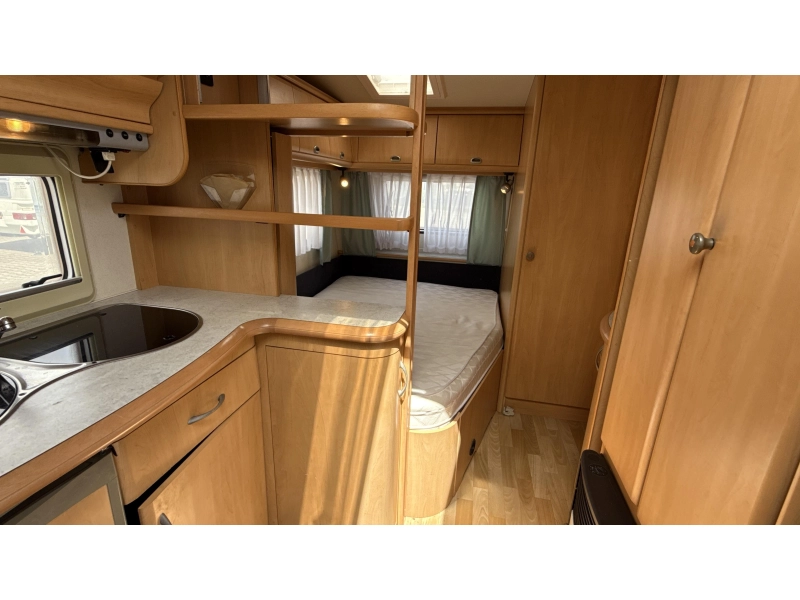 Hobby De luxe Easy 460 UFE frans bed rondzit toilet  foto: 9