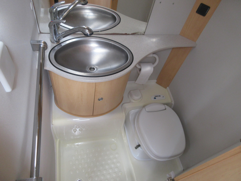 Dethleffs Camper 440 DB DWARSBED EN MOVER  foto: 12