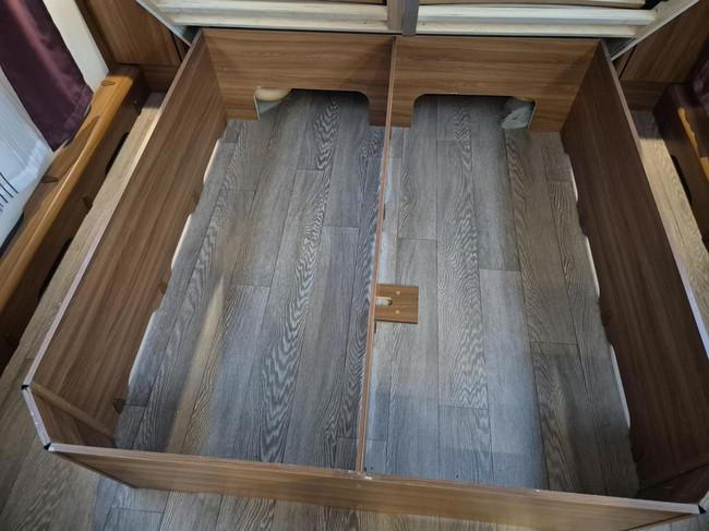 Hobby 540 UFF Nw staat. Queens bed, mover + Thule luifel foto: 15