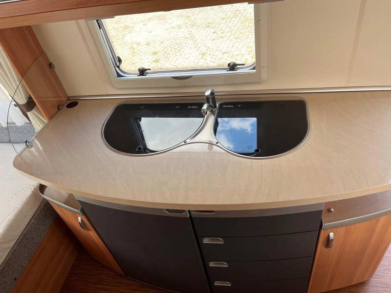 Hobby De Luxe 440 SF Dwars Bed 210CM MOV TENT  foto: 4