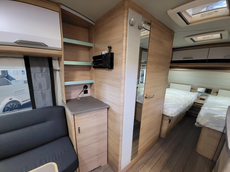 Knaus Sudwind Black Selection 460 EU super compleet af fabriek  foto: 11