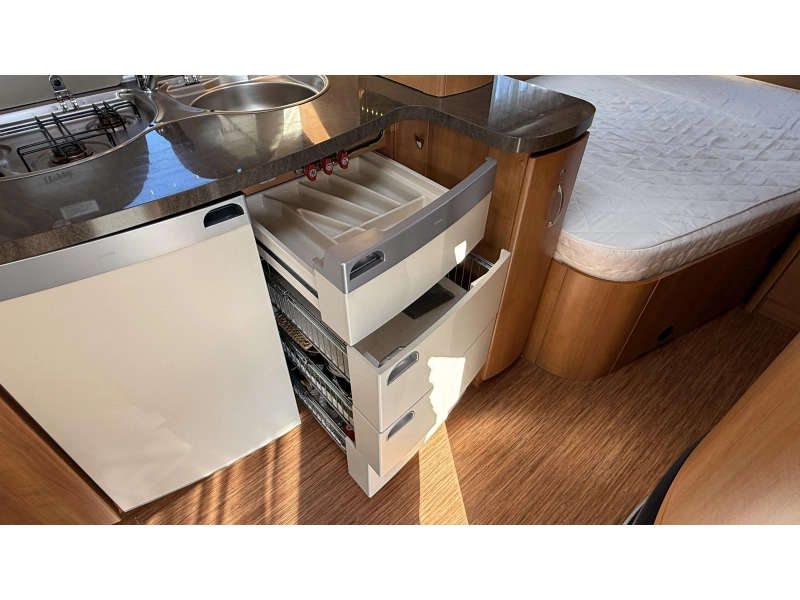 Hobby Excellent 495 UFE frans bed rondzit toilet  foto: 7