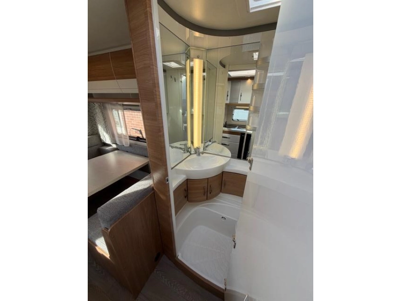 Hobby De Luxe 440 SF Incl. Airco en Voortent  foto: 19