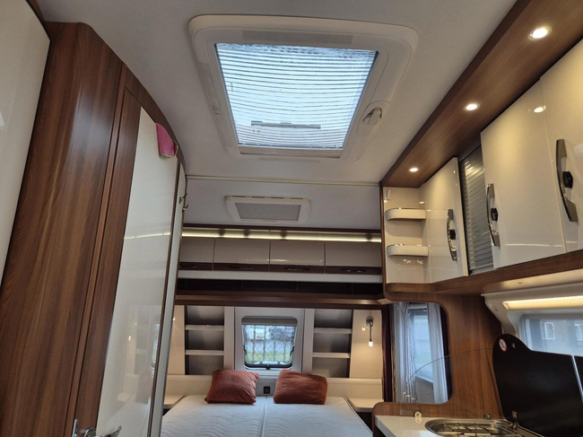 Hobby 540 UFF Nw staat. Queens bed, mover + Thule luifel foto: 22