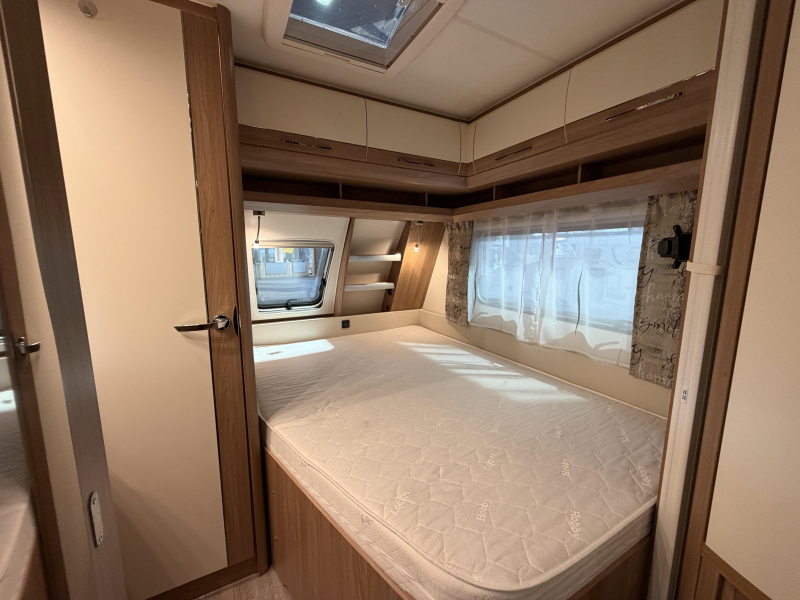 Hobby De Luxe 460 UFE Mover / Cassetteluifel  foto: 16
