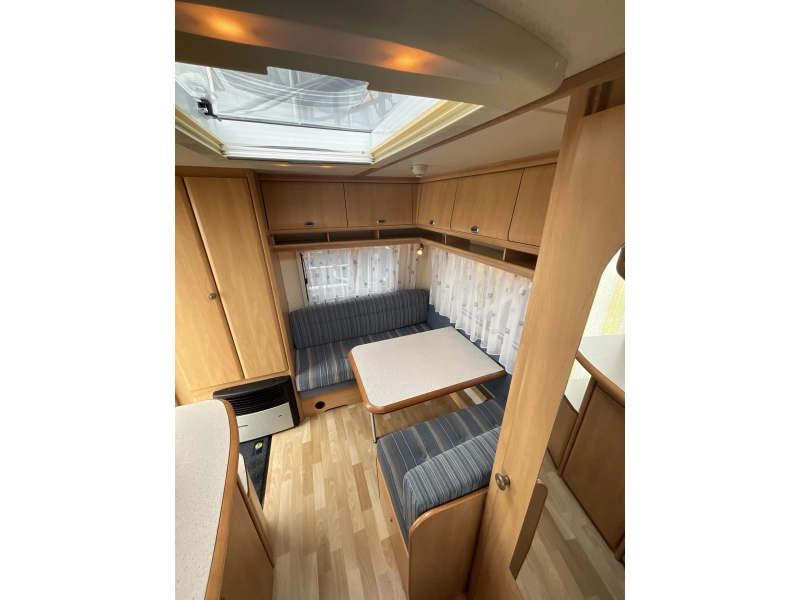Hobby De luxe Easy 440 VOORTENT-MOVER  foto: 2