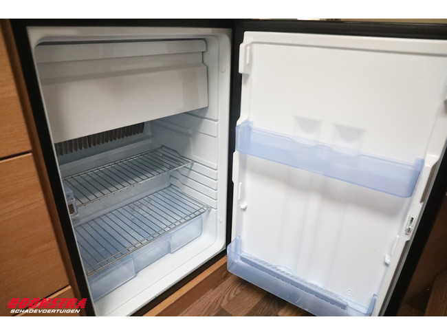 Knaus Sport 450 FU Middenkeuken Rondzit foto: 19