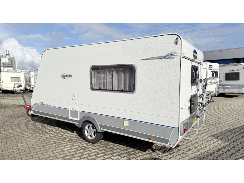 Caravelair Antares Luxe 426 stapelbed zit vast bed  foto: 12