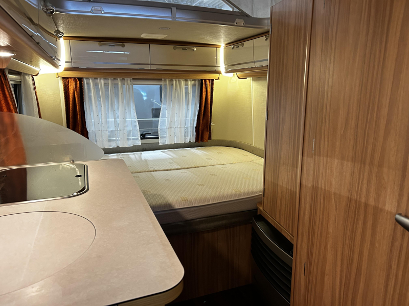 Eriba Touring Triton 430 Met Unico Verona luifel  foto: 5