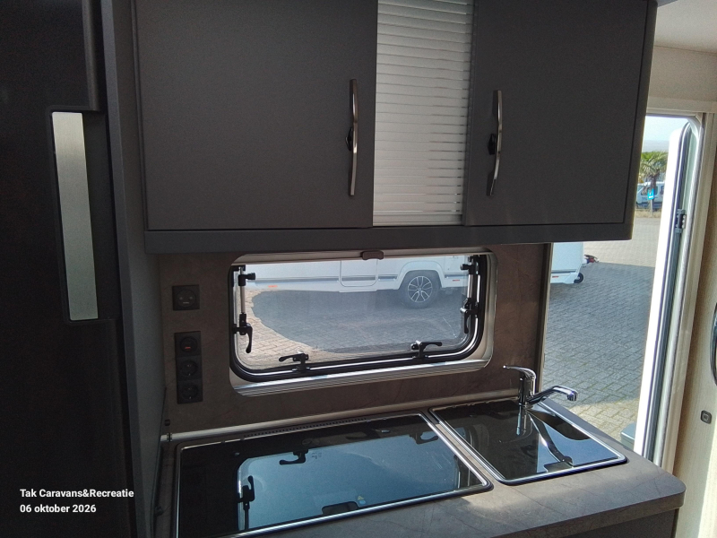 Hobby De Luxe 495 UL model 2027 aparte bedden 