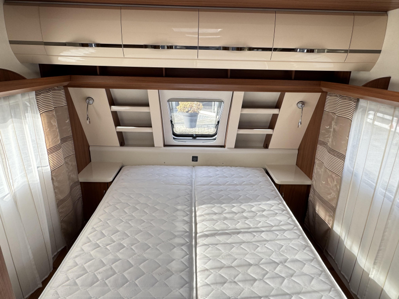 Hobby Excellent 540 UFF -rondzit-queensbed  foto: 13