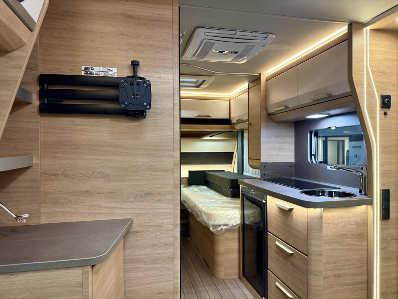 Knaus Sudwind Black Selection 460 EU Zomer Airco Actie!  foto: 4