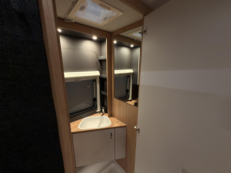 Knaus Sport Platinum 500 EU Platinum+vloer+1800KG  foto: 9