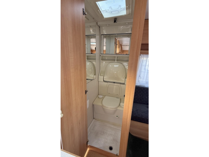 Home-Car Racer Trophy 43 vastbed treinzit toilet 