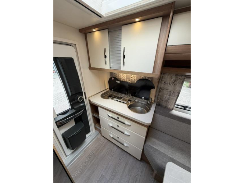 Hobby De Luxe 400 SFE Incl. Mover en Voortent  foto: 20