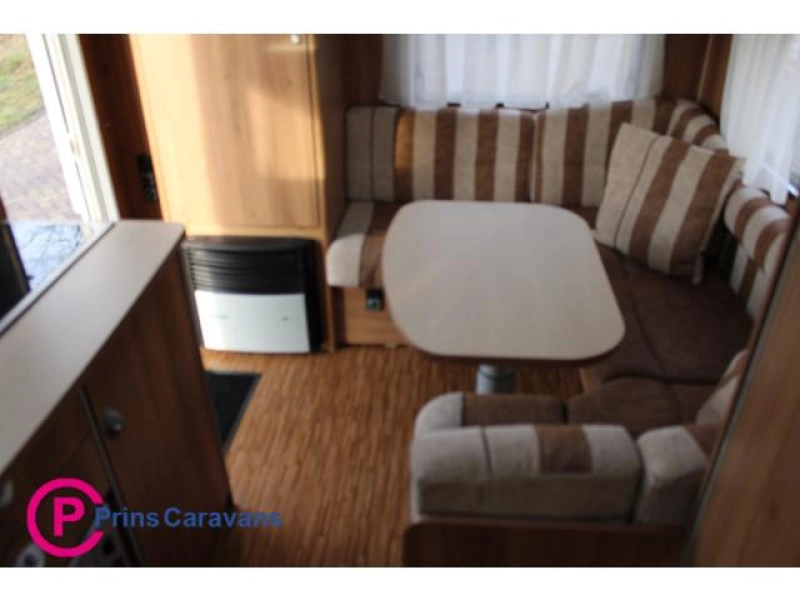 Bürstner Averso 450 Frans Bed en Rondzit  foto: 10