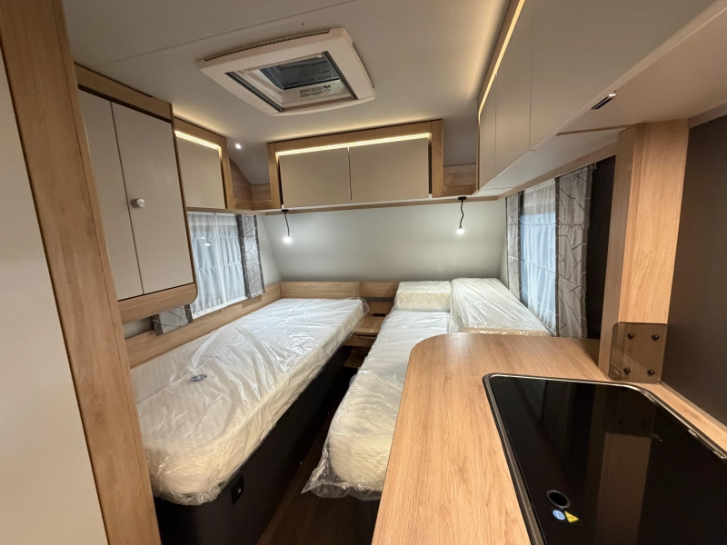Knaus Sport 460 EU enkele bedden / dinette  foto: 11