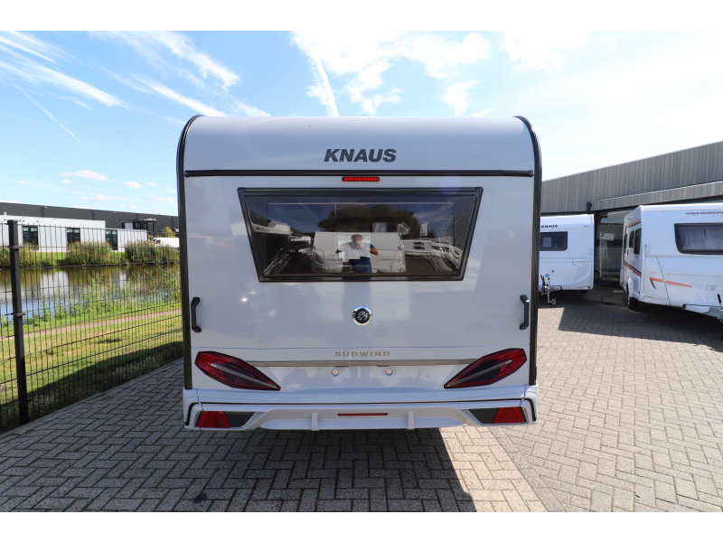 Knaus Sudwind Black Selection 460 EU Gas Campovolo 231  foto: 3