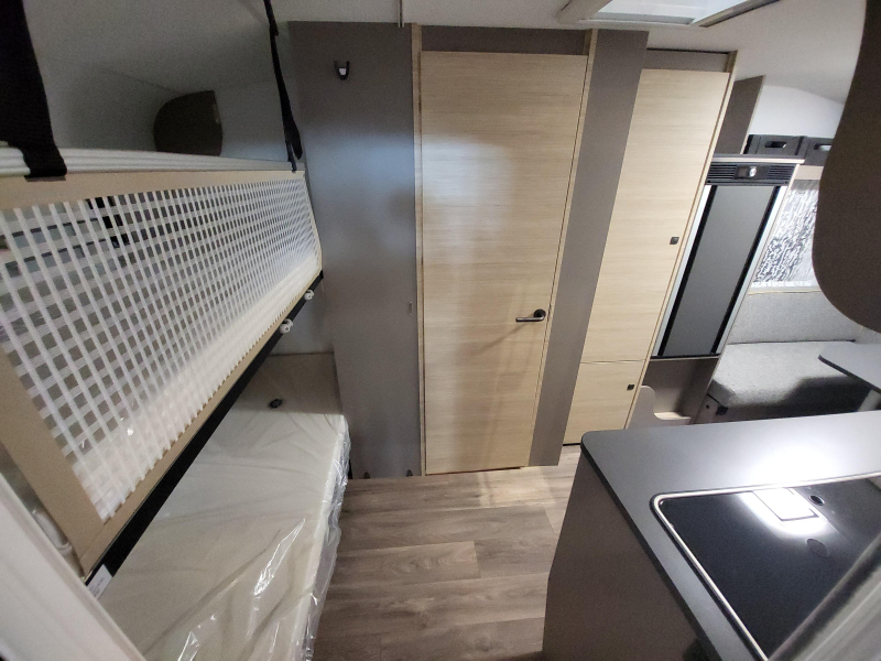 NEXT 381 met stapelbed  foto: 5