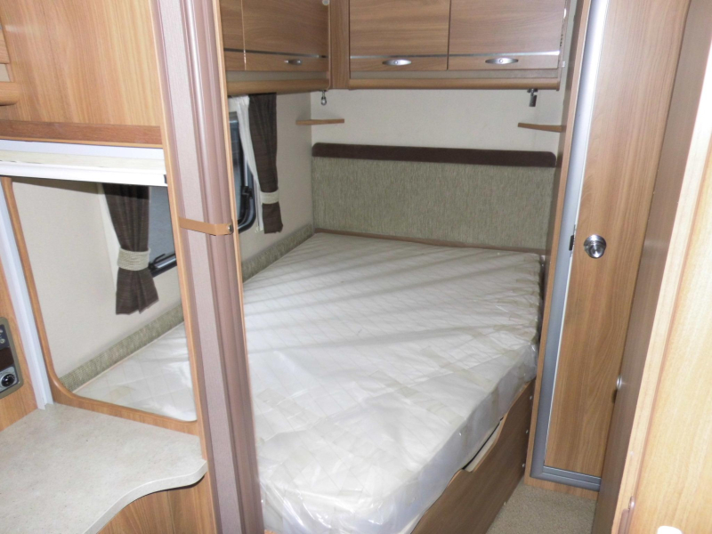 Sprite Cruzer 480 SR Mover, voortent. 
