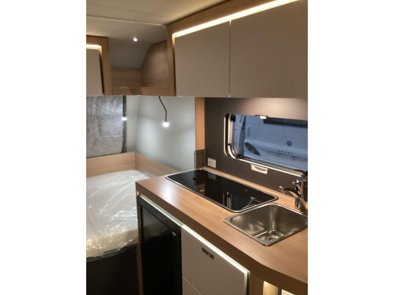 Knaus Sport 420 QD dwarsbed  foto: 9