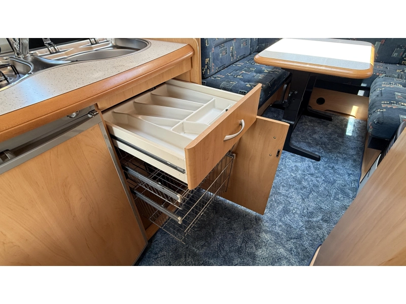 Hobby De luxe Easy 450 UF dwars bed rondzit toilet  foto: 9