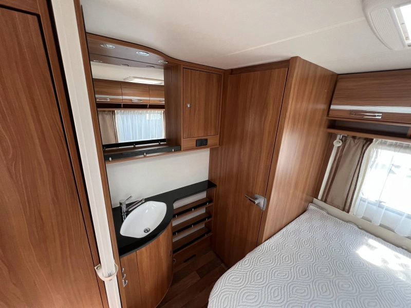 Dethleffs Nomad 450 DB Mover, Voortent, Hordeur  foto: 9