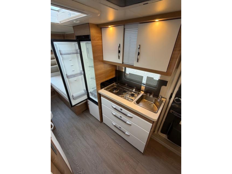 Hobby De Luxe 495 UL Incl Mover Airco Voortent  foto: 14