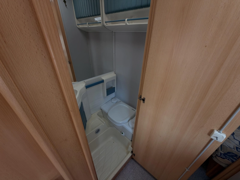 Eifelland Sunshine 460 Voortent+reservewiel  foto: 8